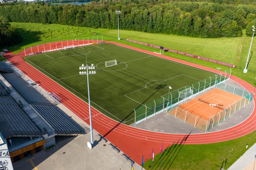 VDU Prezidento Valdo Adamkaus sporto centro stadionas ir sporto aikštynas 270