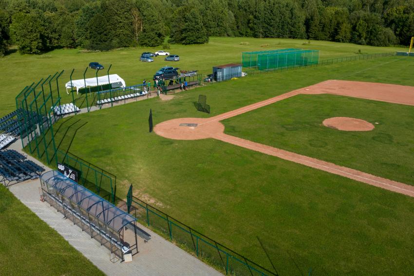 VDU Prezidento Valdo Adamkaus sporto centro beisbolo aikštė paveiksliukas