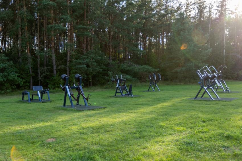 Lauko treniruokliai su svoriais 300
