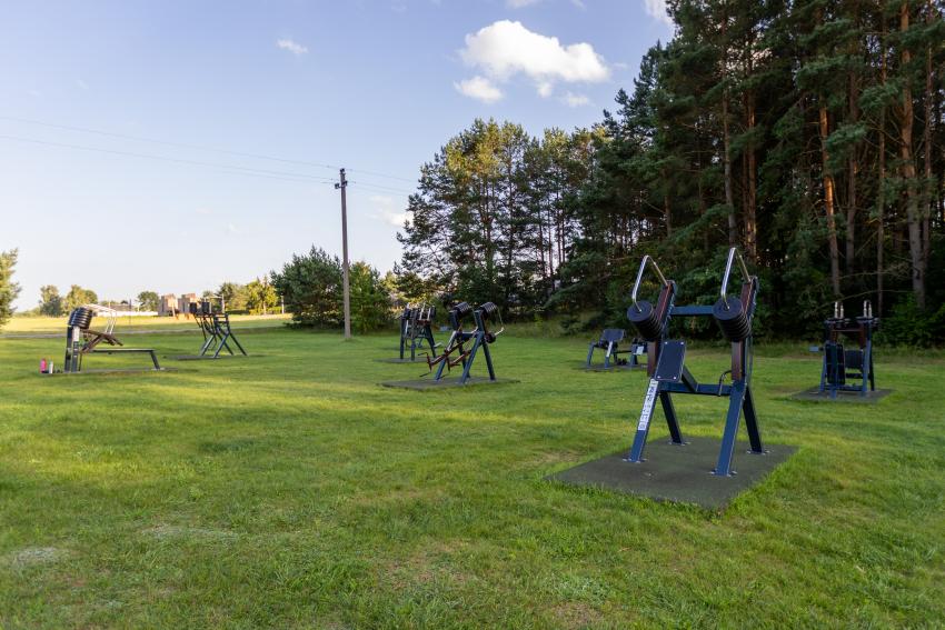 Lauko treniruokliai su svoriais 300