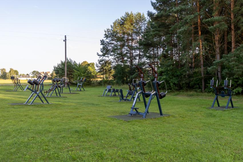 Lauko treniruokliai su svoriais 300