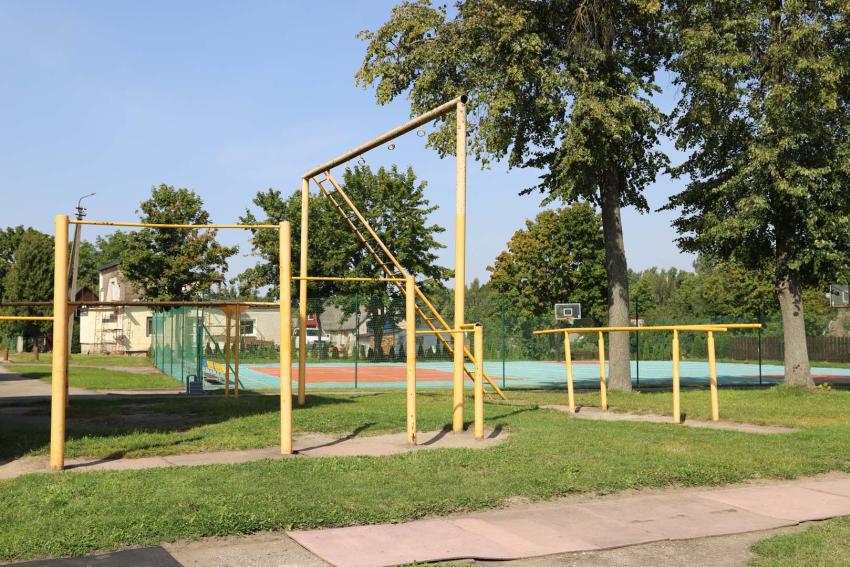 Lauko krepšinio ir teniso aikštelės, stadionas, futbolo aikštė, skersiniai paveiksliukas