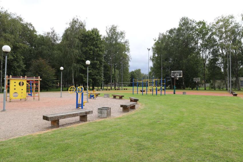 Stadionas, futbolo, krepšinio, tinklinio aikštelės, treniruokliai paveiksliukas