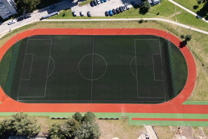 Jonavos Jeronimo Ralio gimnazijos stadionas paveiksliukas