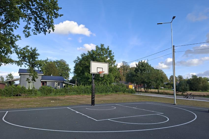 Daugiafunkcė sporto aikštelė Pažėruose paveiksliukas
