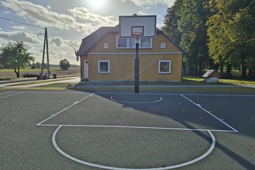 Daugiafunkcė sporto aikštelė Pažėruose 347