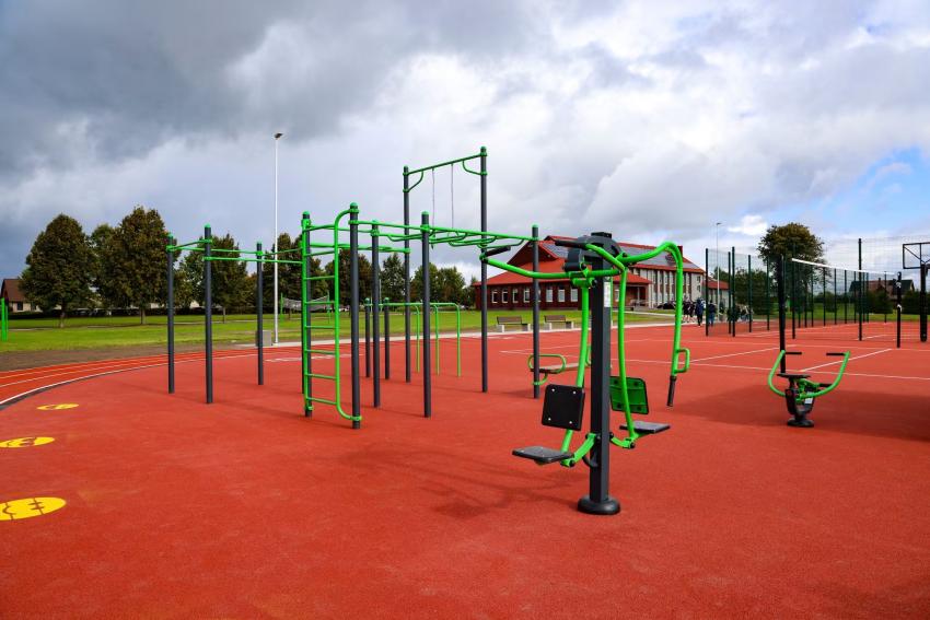 Piliuonos gimnazijos stadionas ir sporto aikštynas 200