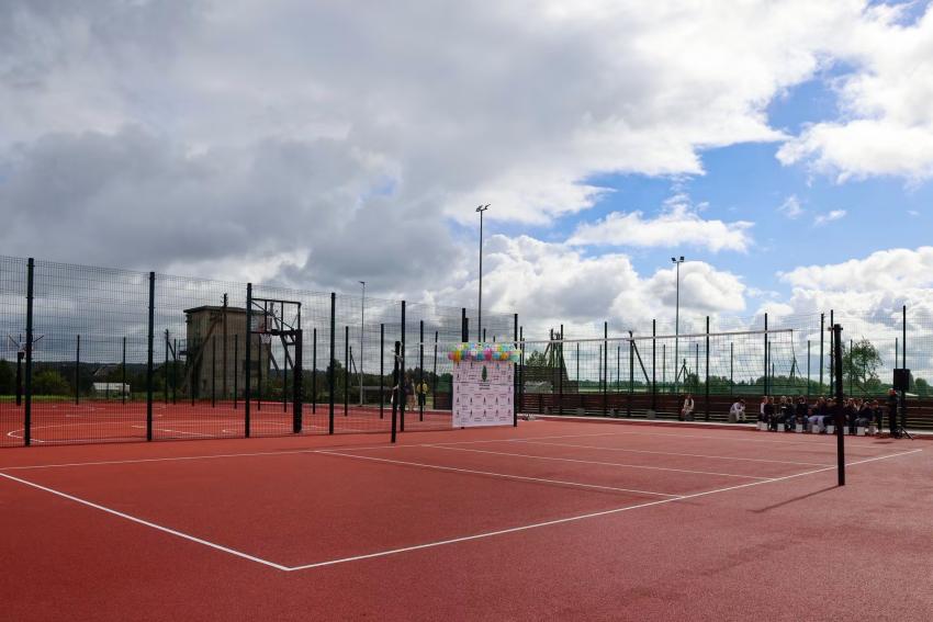 Piliuonos gimnazijos stadionas ir sporto aikštynas 200