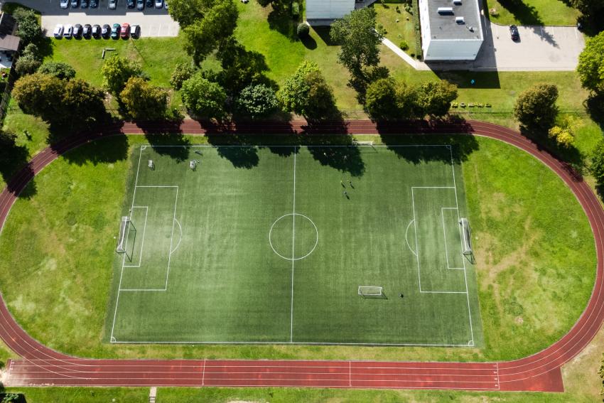 Jonavos Senamieščio gimnazijos stadionas paveiksliukas