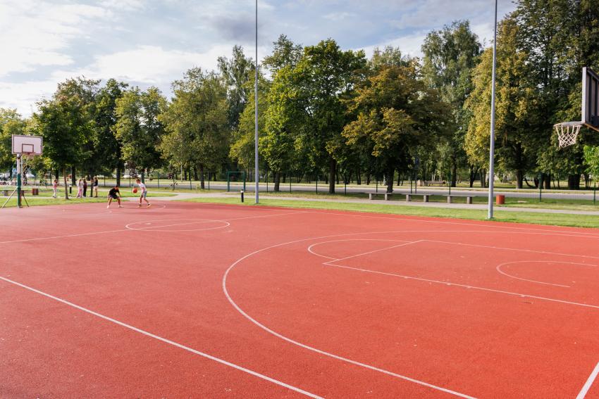 Ruklos miestelio krepšinio aikštelė paveiksliukas