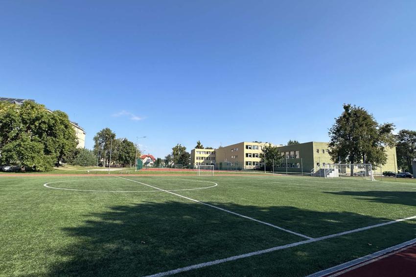 Prienų Ąžuolo progimnazijos stadionas paveiksliukas