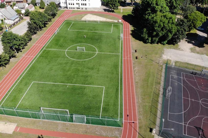 Prienų Ąžuolo progimnazijos stadionas 160