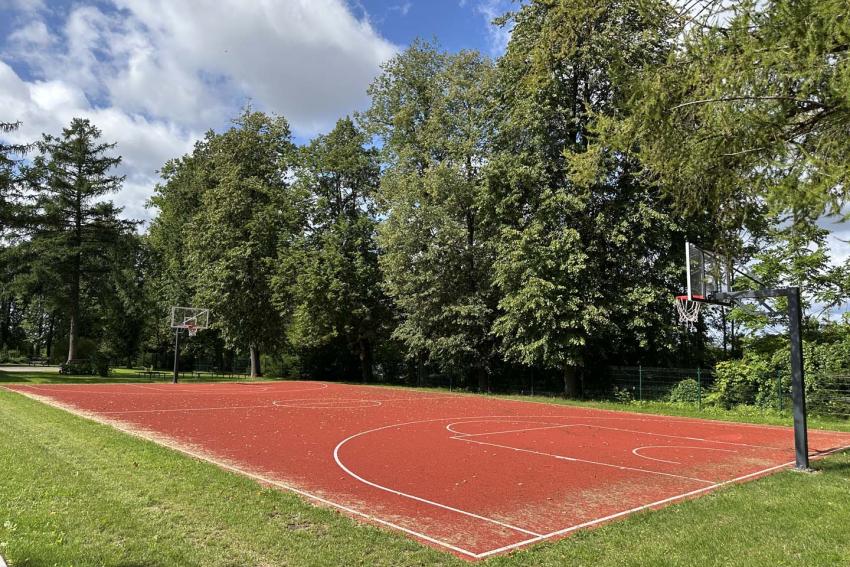 Jiezno gimnazijos stadionas paveiksliukas