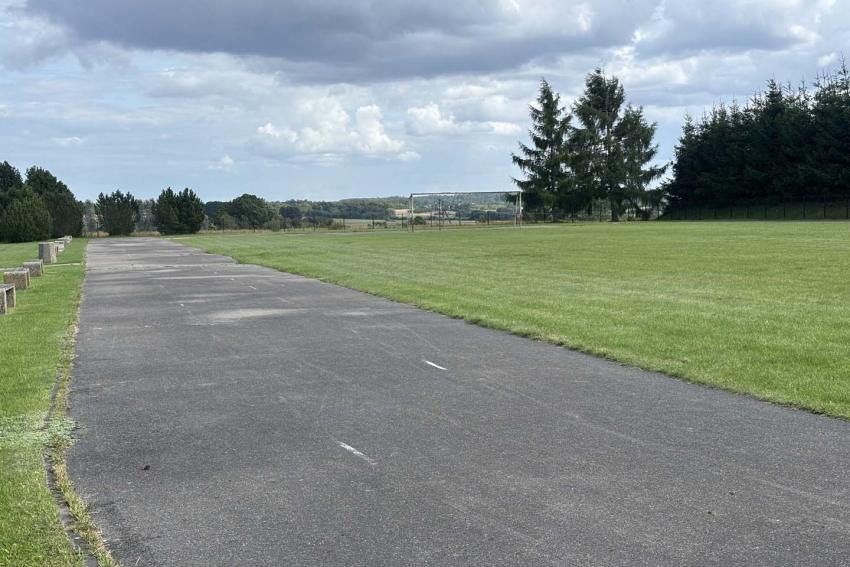 Išlaužo pagrindinės mokyklos stadionas 166