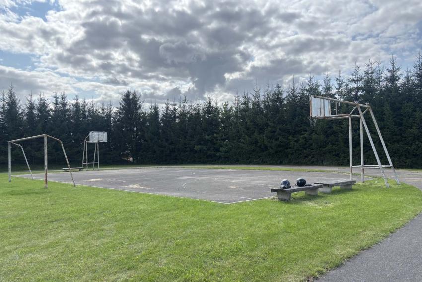 Išlaužo pagrindinės mokyklos stadionas 166
