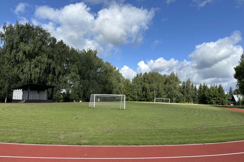 Stakliškių gimnazijos stadionas 171