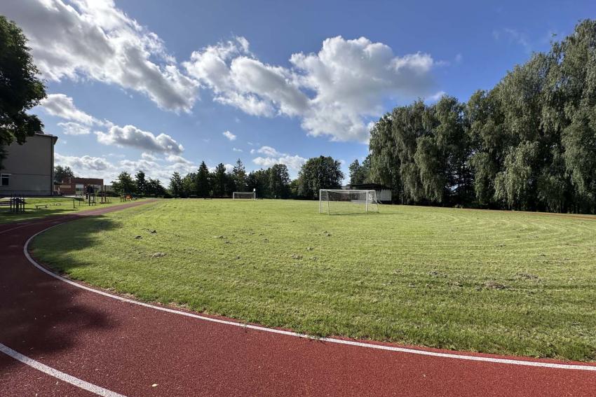 Stakliškių gimnazijos stadionas 171