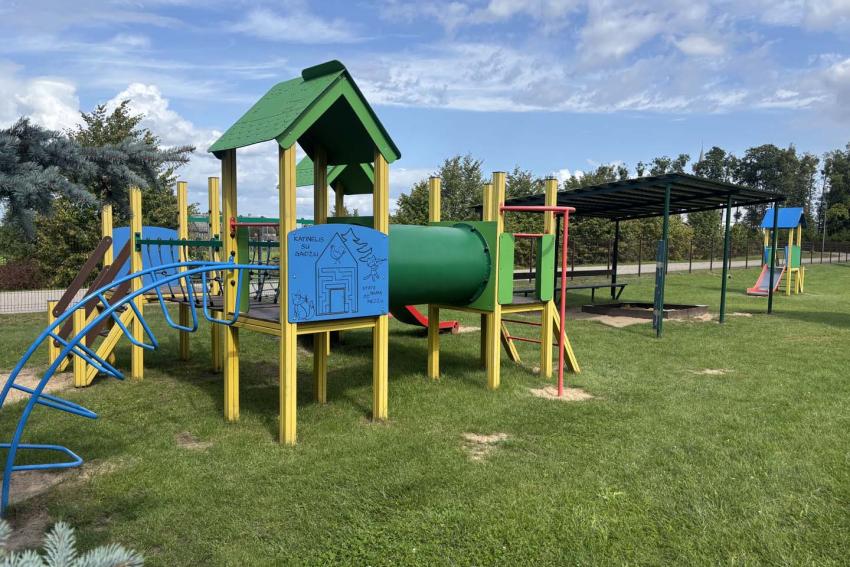 Vaikų žaidimų aikštelė ir lauko treniruokliai 176
