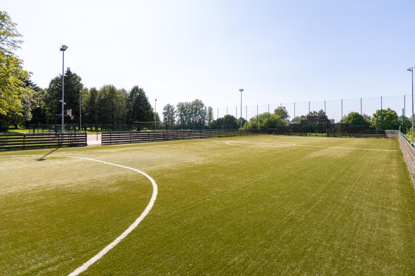 Babtų gimnazijos stadionas ir sporto aikštynas 192