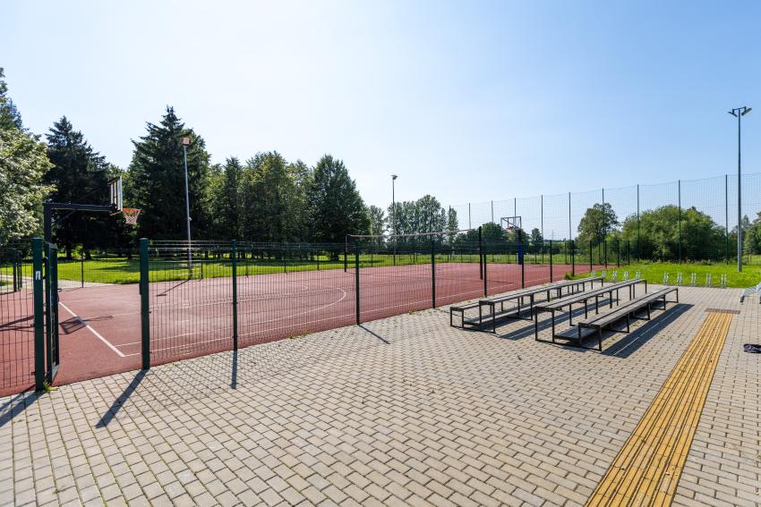 Babtų gimnazijos stadionas ir sporto aikštynas 192