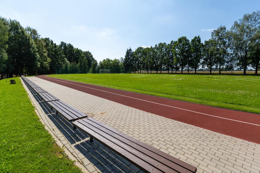Čekiškės Prano Dovydaičio gimnazijos stadionas ir sporto aikštynas 194