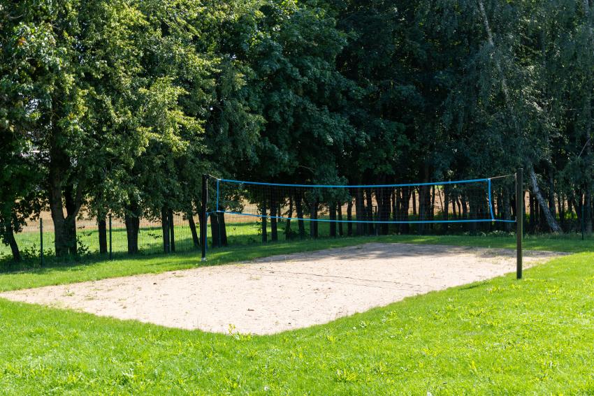 Čekiškės Prano Dovydaičio gimnazijos stadionas ir sporto aikštynas 194