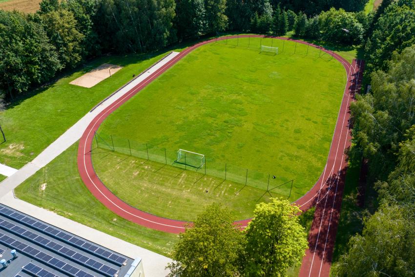 Čekiškės Prano Dovydaičio gimnazijos stadionas ir sporto aikštynas 194