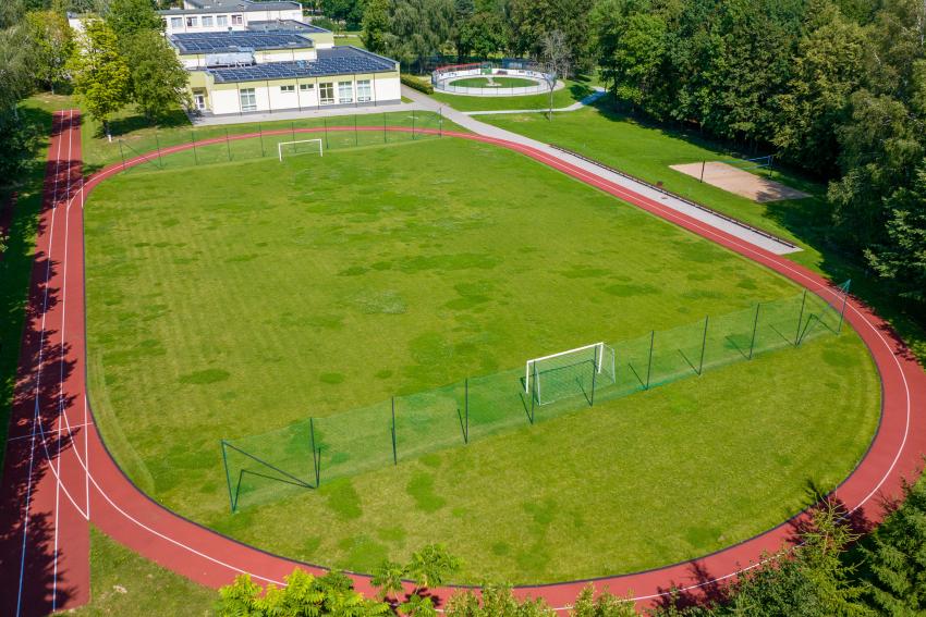 Čekiškės Prano Dovydaičio gimnazijos stadionas ir sporto aikštynas 194