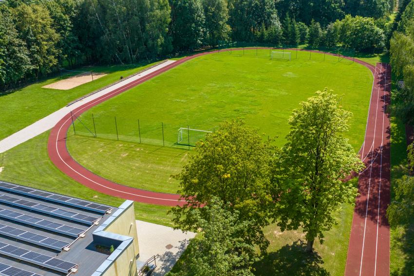 Čekiškės Prano Dovydaičio gimnazijos stadionas ir sporto aikštynas 194
