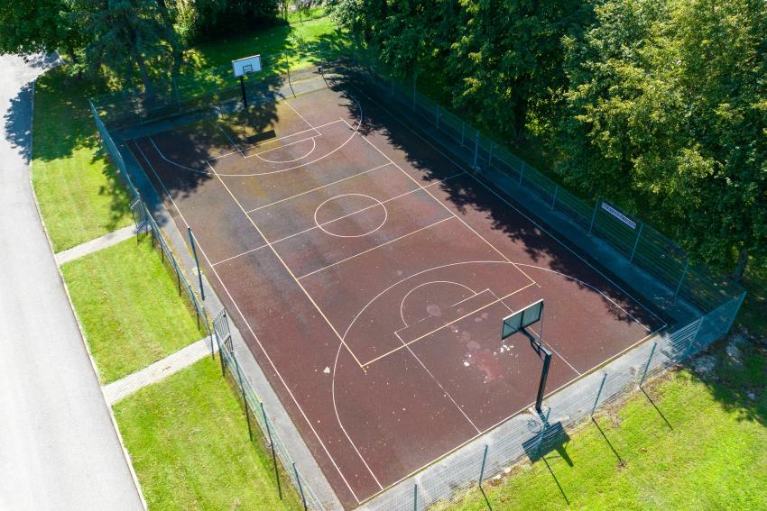 Čekiškės Prano Dovydaičio gimnazijos stadionas ir sporto aikštynas 194
