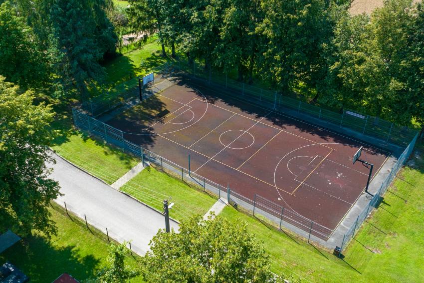 Čekiškės Prano Dovydaičio gimnazijos stadionas ir sporto aikštynas 194