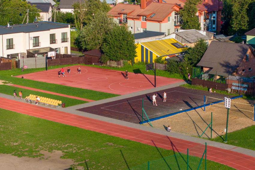 Domeikavos gimnazijos stadionas ir sporto aikštynas paveiksliukas