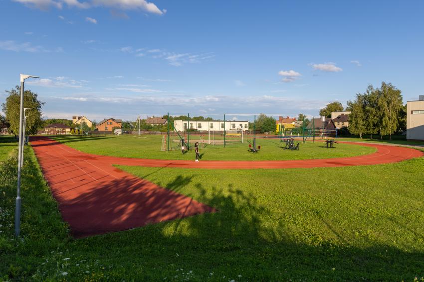 Domeikavos gimnazijos stadionas ir sporto aikštynas 196