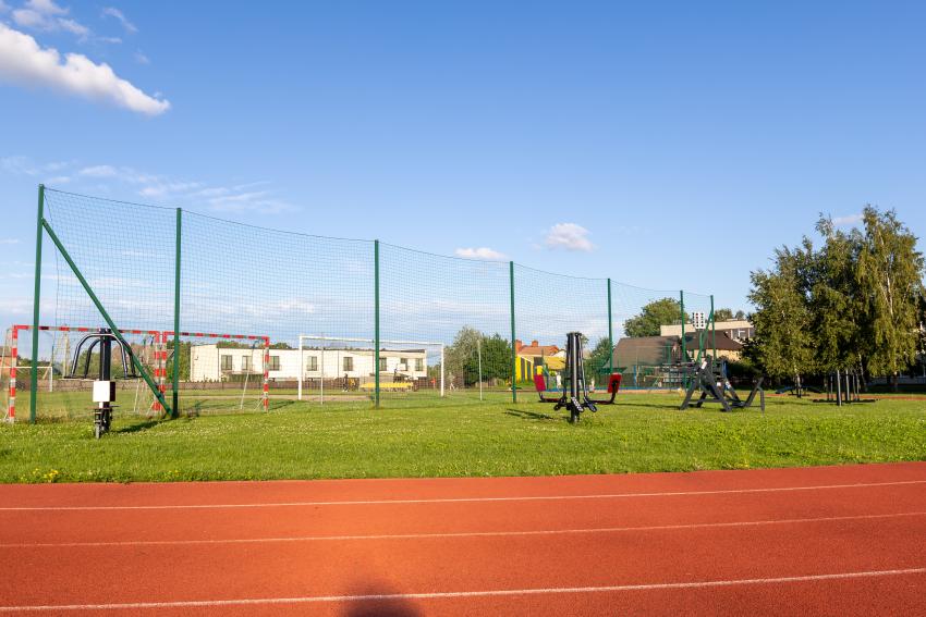 Domeikavos gimnazijos stadionas ir sporto aikštynas 196