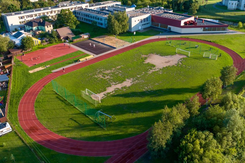Domeikavos gimnazijos stadionas ir sporto aikštynas 196