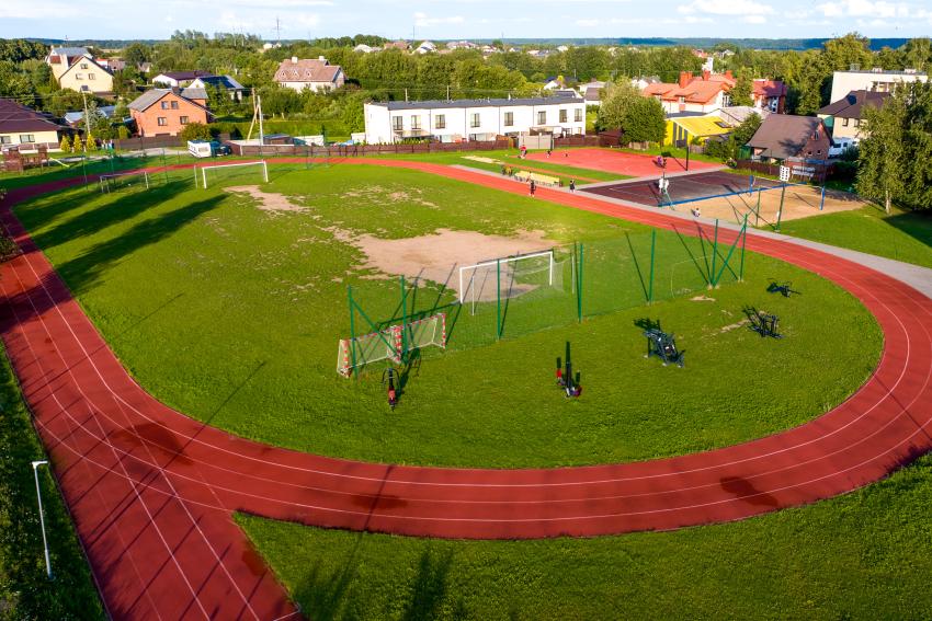 Domeikavos gimnazijos stadionas ir sporto aikštynas 196