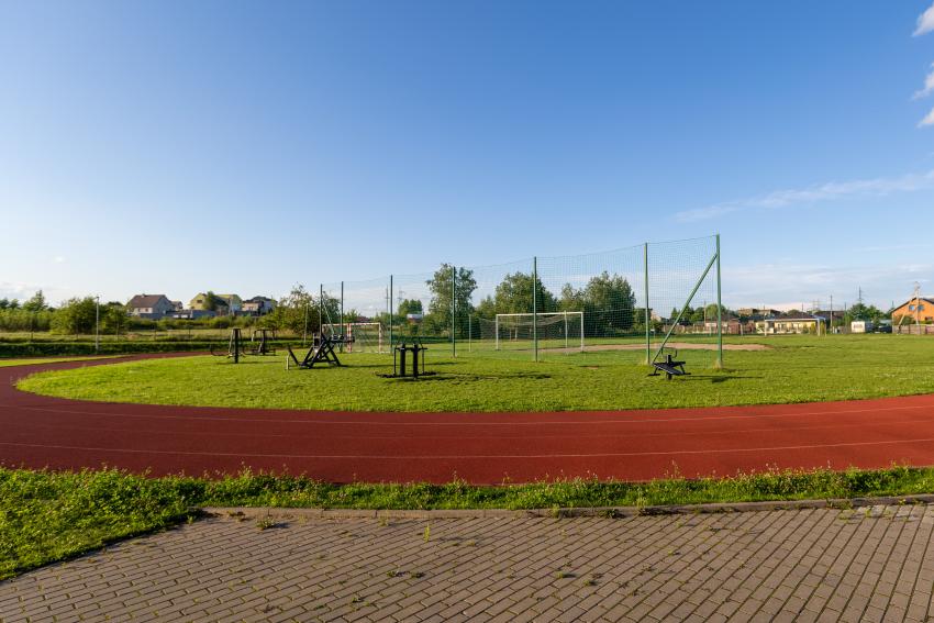 Domeikavos gimnazijos stadionas ir sporto aikštynas 196