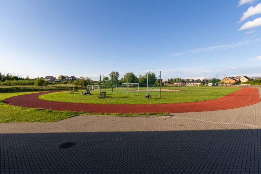 Domeikavos gimnazijos stadionas ir sporto aikštynas 196