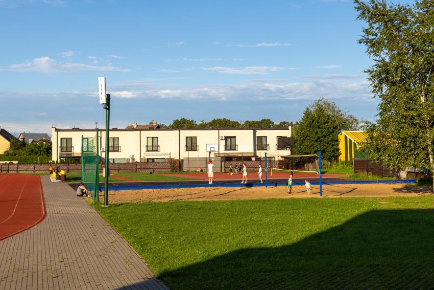 Domeikavos gimnazijos stadionas ir sporto aikštynas 196