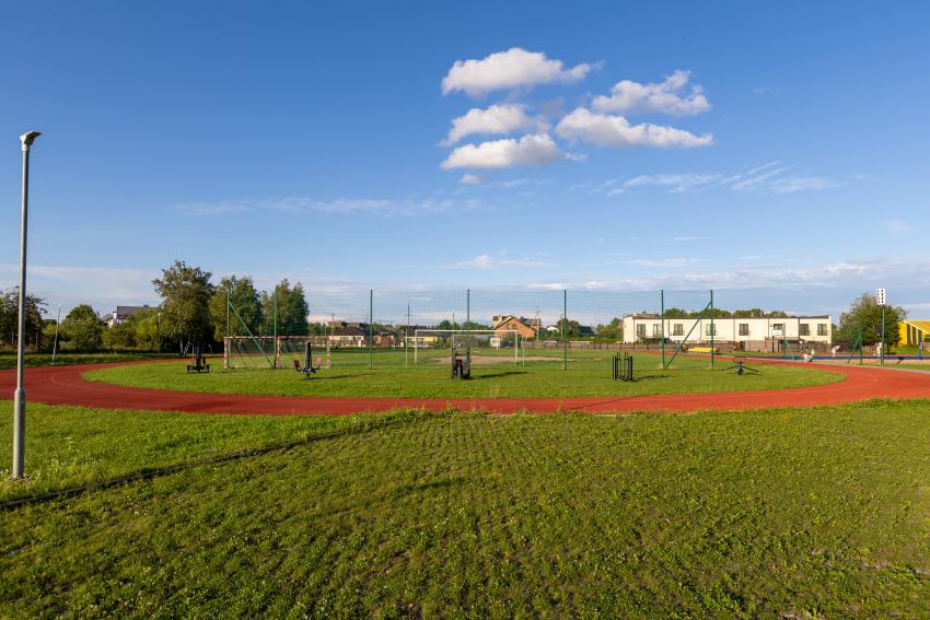 Domeikavos gimnazijos stadionas ir sporto aikštynas 196