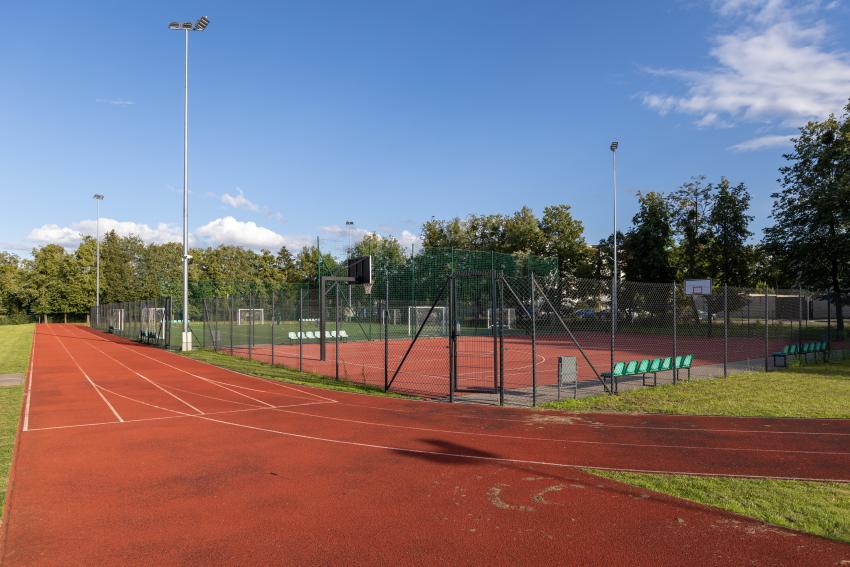 Garliavos Jonučių progimnazijos stadionas ir sporto aikštynas paveiksliukas
