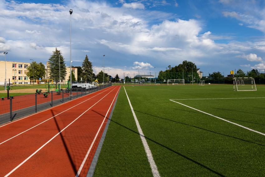 Karmėlavos Balio Buračo gimnazijos stadionas ir sporto aikštynas 198