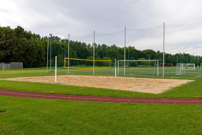 Neveronių gimnazijos stadionas ir sporto aikštynas paveiksliukas