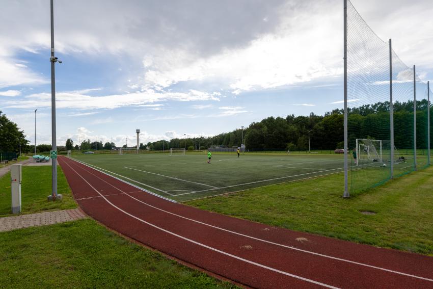 Neveronių gimnazijos stadionas ir sporto aikštynas 199
