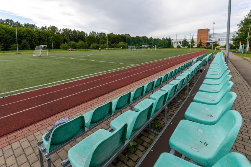 Neveronių gimnazijos stadionas ir sporto aikštynas 199