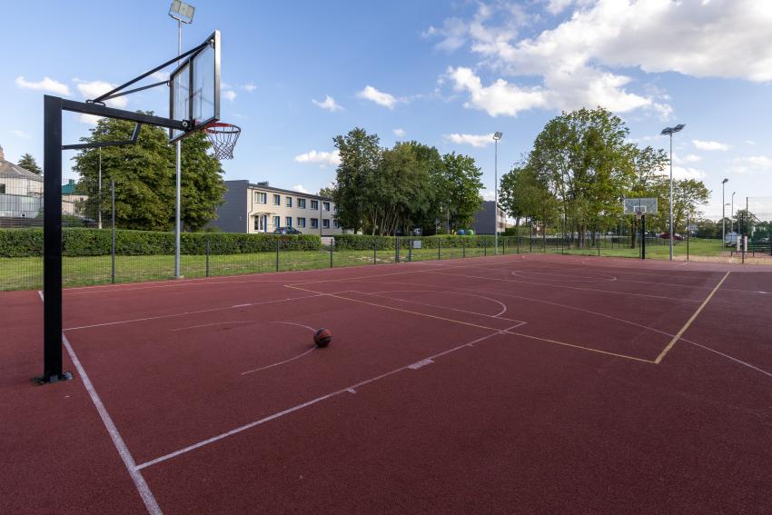 Raudondvario gimnazijos stadionas ir sporto aikštynas 201