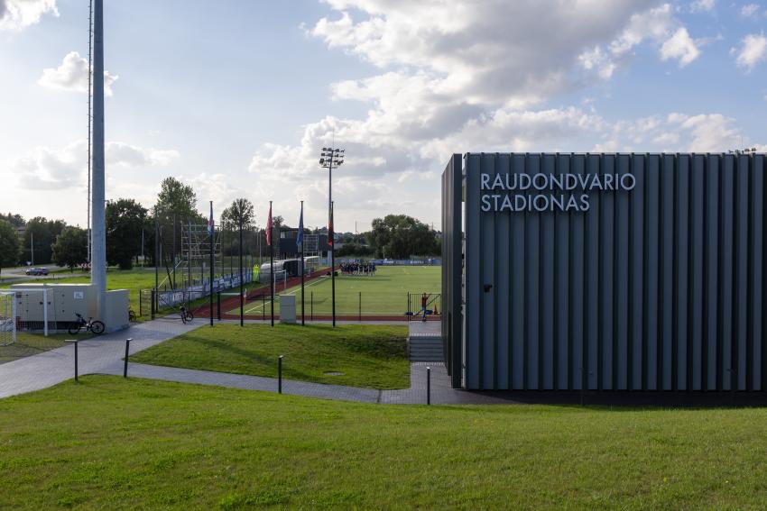 Raudondvario gimnazijos stadionas ir sporto aikštynas 201