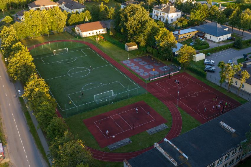 Ežerėlio pagrindinės mokyklos stadionas ir sporto aikštynas 204