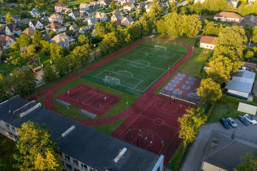 Ežerėlio pagrindinės mokyklos stadionas ir sporto aikštynas 204