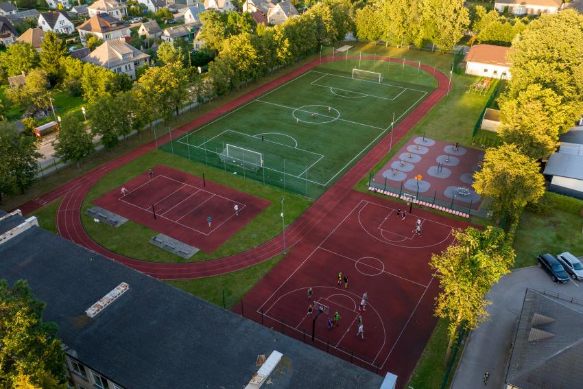 Ežerėlio pagrindinės mokyklos stadionas ir sporto aikštynas 204